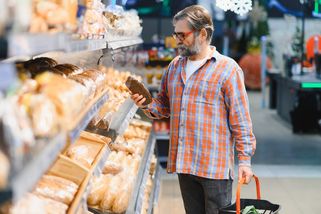 Vyhlašujeme nejhorší bílé pečivo ze supermarketu: Češi si ho pořád kupují po kilech a neví, co je s ním špatně